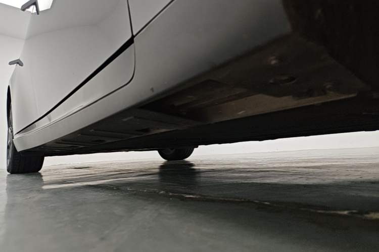Used XPeng P7 2023 586E Right Side Sill