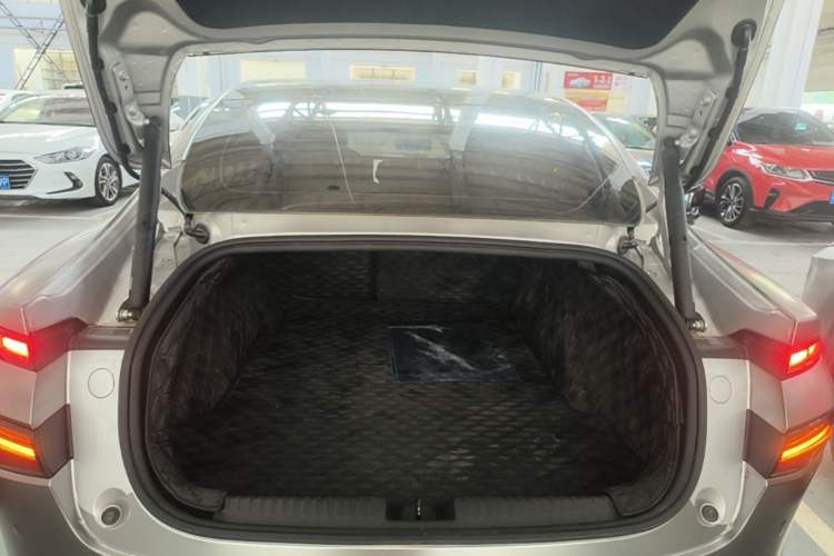 Used XPeng P7 2023 P7i 702 Pro Trunk