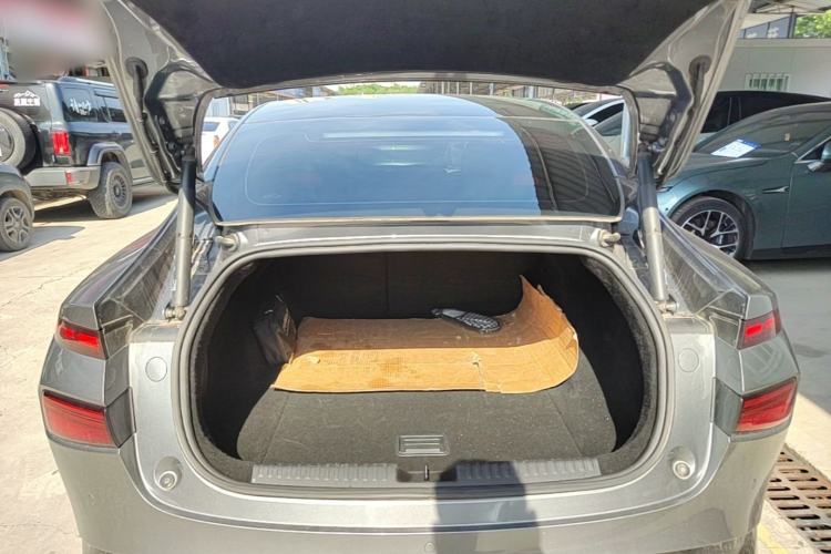 Used XPeng P7 2023 P7i 610 Max Performance Edition Trunk