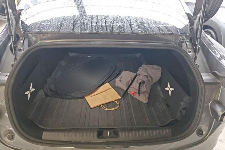 Used XPeng P7 2023 586E Trunk