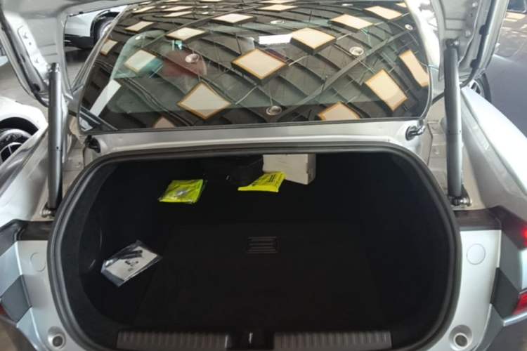 Used XPeng P7 2023 P7i 610 Max Performance Edition Trunk