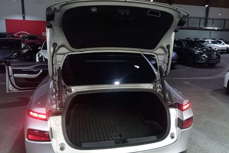 Used XPeng P7 2023 P7i 702 Pro Trunk