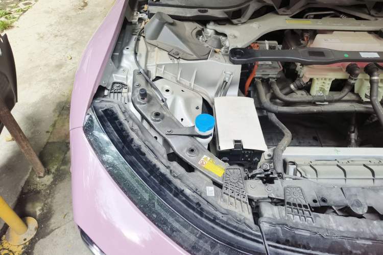 Used XPeng P7 2023 P7i 702 Max Engine Bay Right