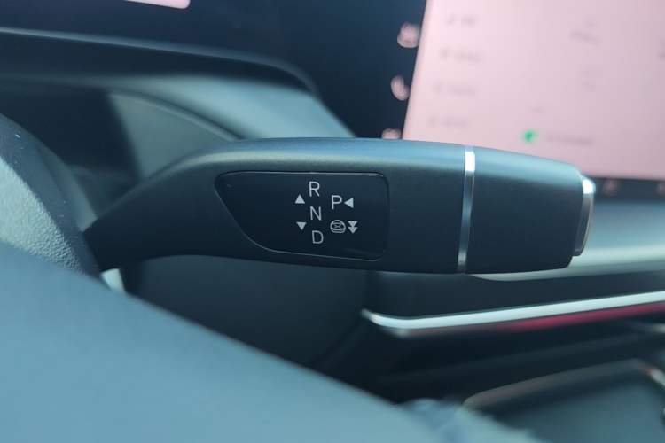 Used XPeng P7 2023 P7i 610 Max Performance Edition Gear Lever