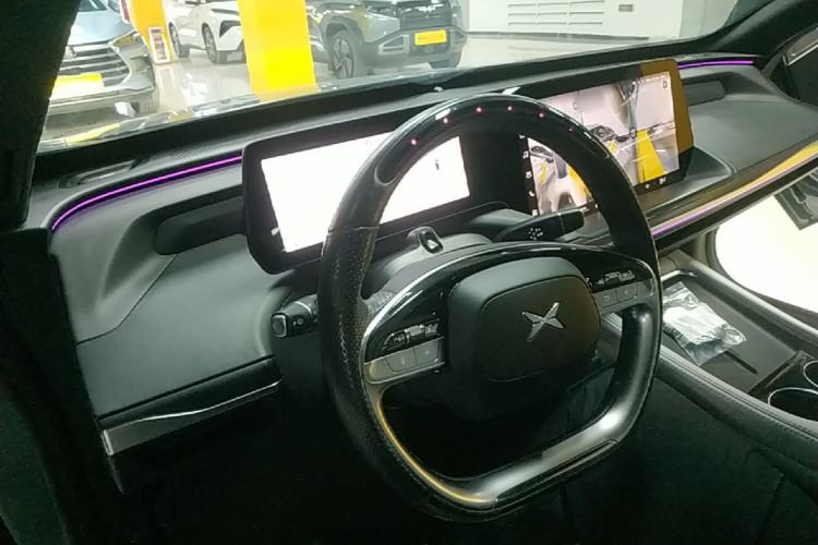 Used XPeng P7 2023 P7i 610 Pengyi Performance Edition Center Console