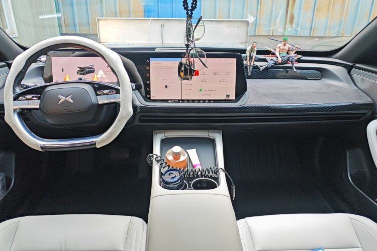 Used XPeng P7 2023 P7i 610 Pengyi Performance Edition Center Console