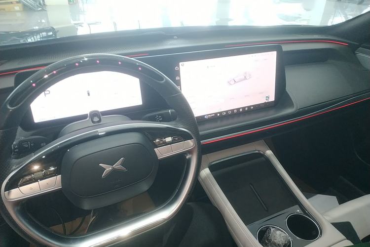 Used XPeng P7 2023 P7i 610 Max Performance Edition Center Console