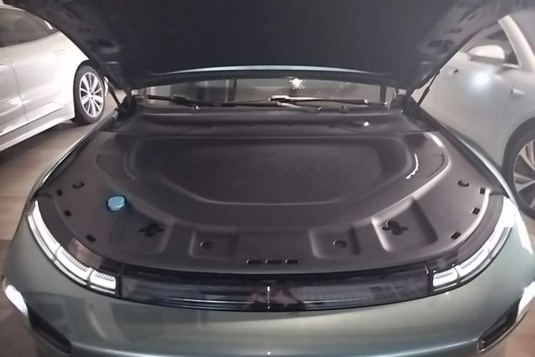 Used XPeng P7 2023 P7i 702 Max Engine Bay
