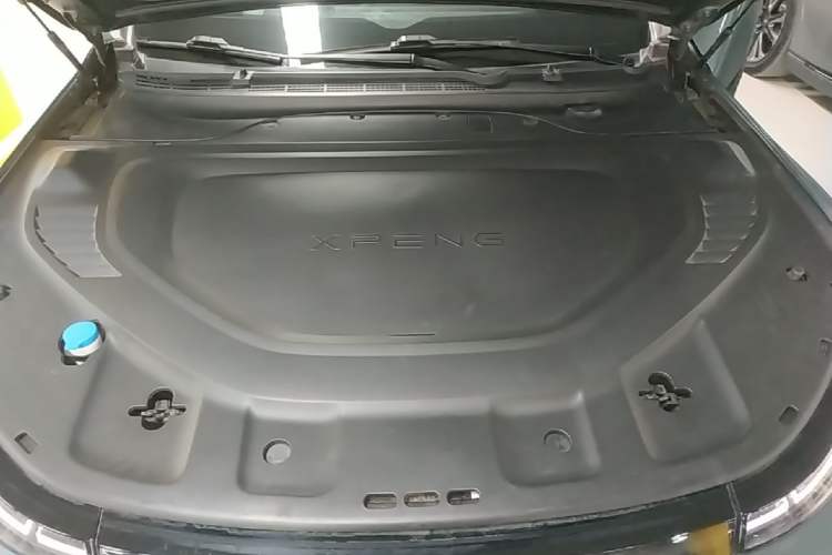 Used XPeng P7 2023 P7i 610 Pengyi Performance Edition Engine Bay