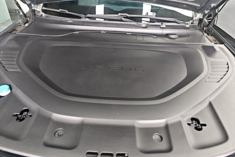 Used XPeng P7 2023 P7i 702 Max Engine Bay