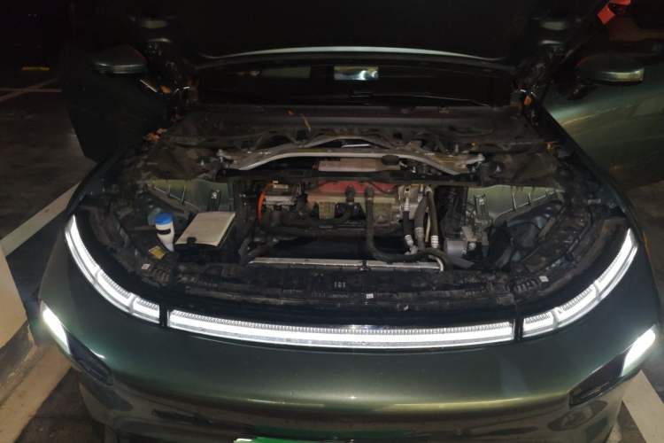 Used XPeng P7 2023 P7i 702 Pro Engine Bay
