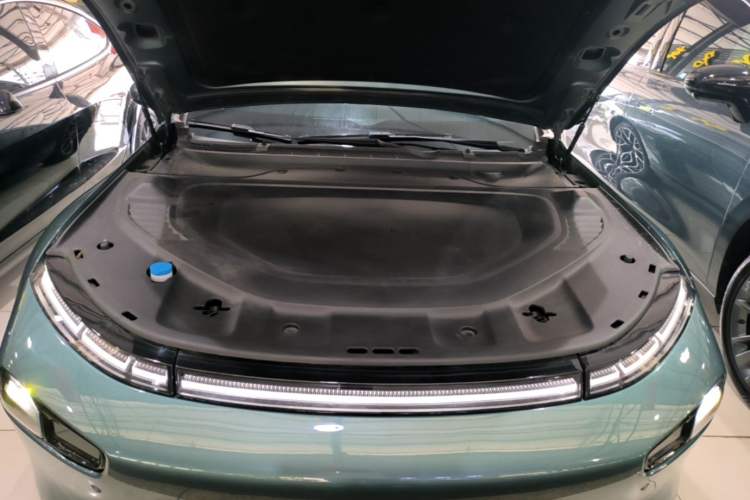 Used XPeng P7 2023 P7i 702 Pro Engine Bay