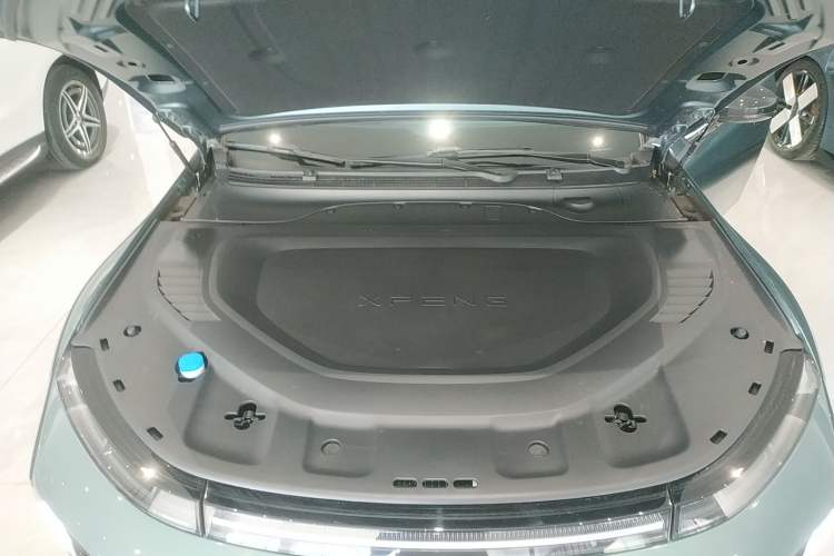 Used XPeng P7 2023 P7i 610 Max Performance Edition Engine Bay