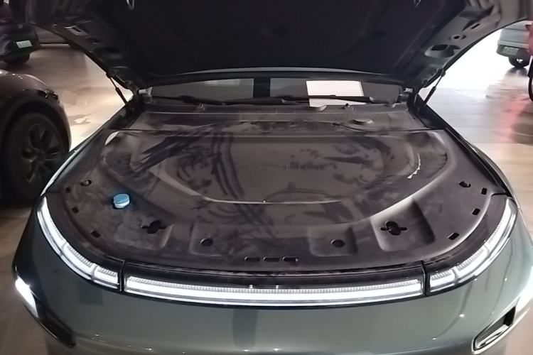 Used XPeng P7 2023 P7i 702 Pro Engine Bay