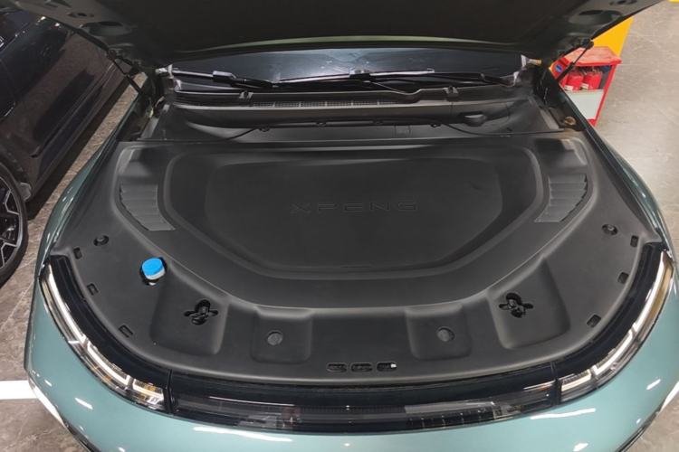 Used XPeng P7 2023 P7i 702 Max Engine Bay