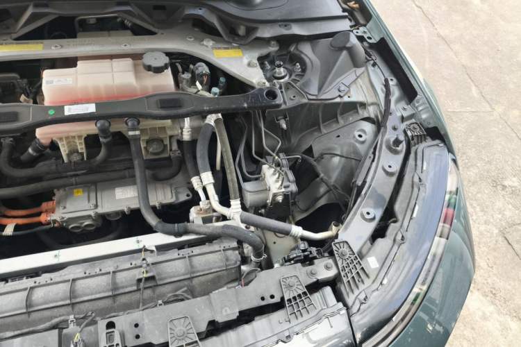 Used XPeng P7 2023 P7i 610 Max Performance Edition Engine Bay Left