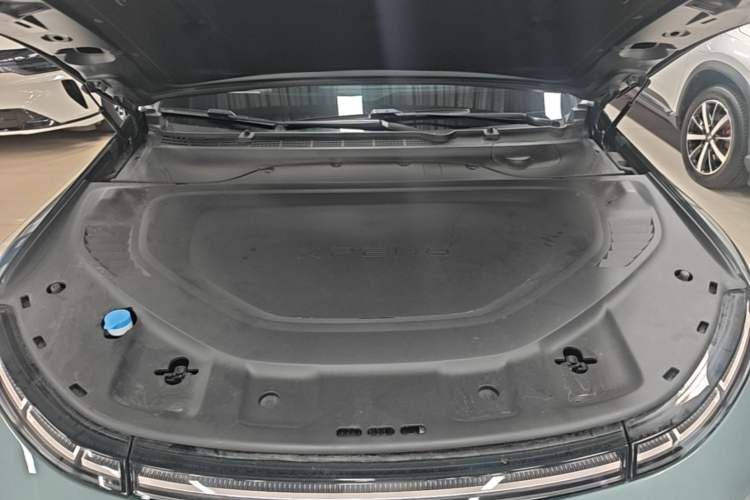 Used XPeng P7 2023 P7i 702 Max Engine Bay