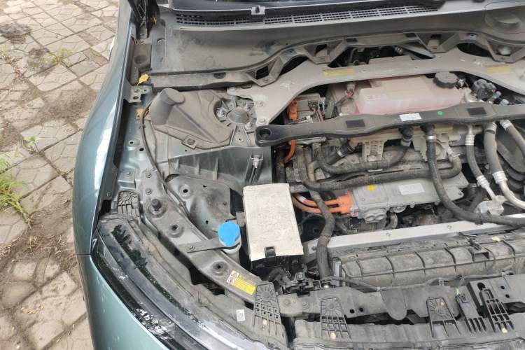 Used XPeng P7 2023 P7i 610 Max Performance Edition Engine Bay Right