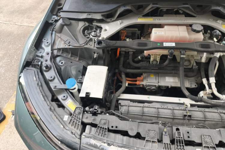 Used XPeng P7 2023 P7i 610 Max Performance Edition Engine Bay Right