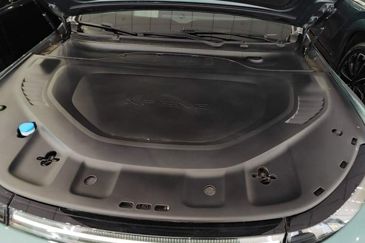 Used XPeng P7 2023 P7i 702 Pro Engine Bay