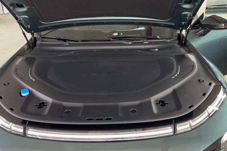 Used XPeng P7 2023 P7i 610 Max Performance Edition Engine Bay