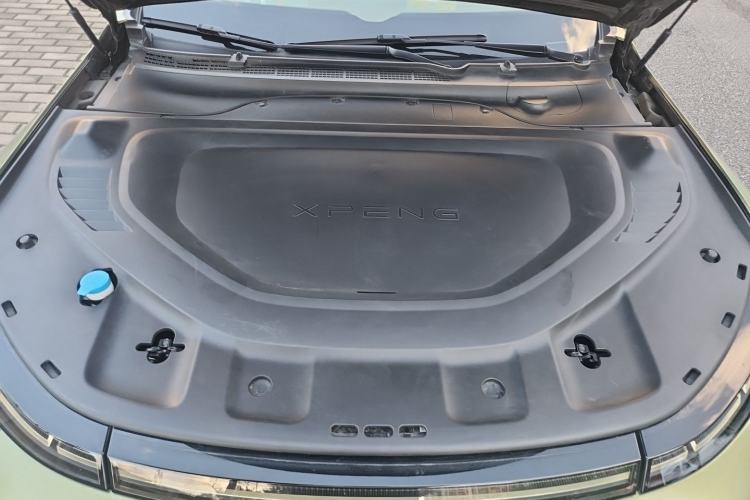 Used XPeng P7 2023 P7i 610 Max Performance Edition Engine Bay