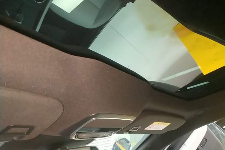 Used XPeng P7 2023 P7i 610 Pengyi Performance Edition Headliner