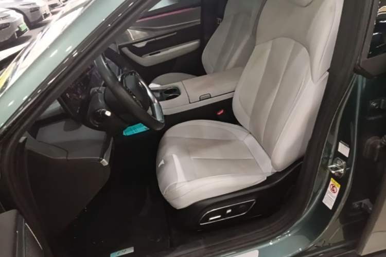Used XPeng P7 2023 P7i 610 Max Performance Edition Left Front Seat