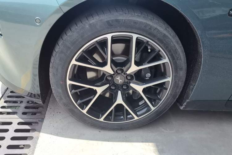 Used XPeng P7 2023 P7i 702 Max Left Front Wheel Hub