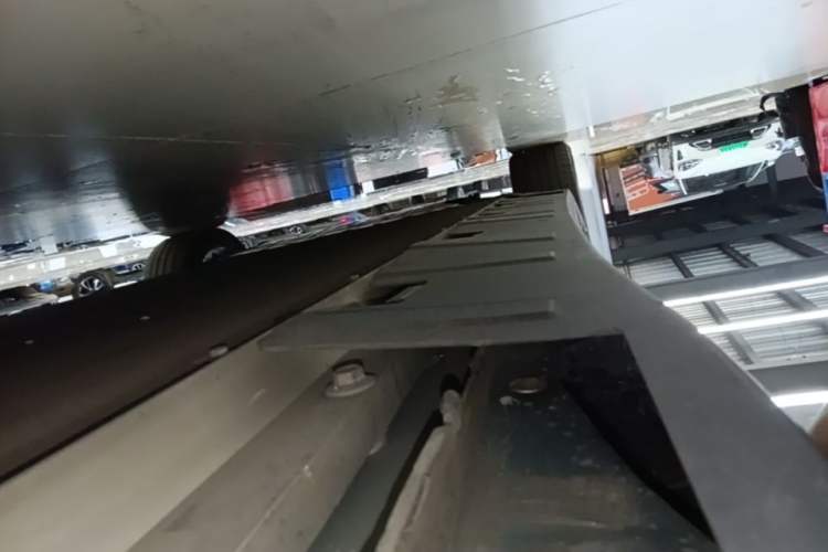 Used XPeng P7 2023 P7i 610 Max Performance Edition Left Side Sill