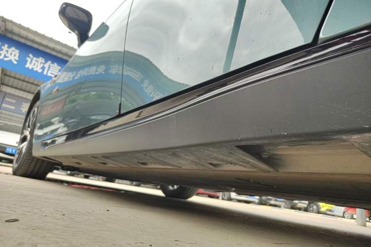 Used XPeng P7 2023 P7i 610 Pengyi Performance Edition Left Side Sill