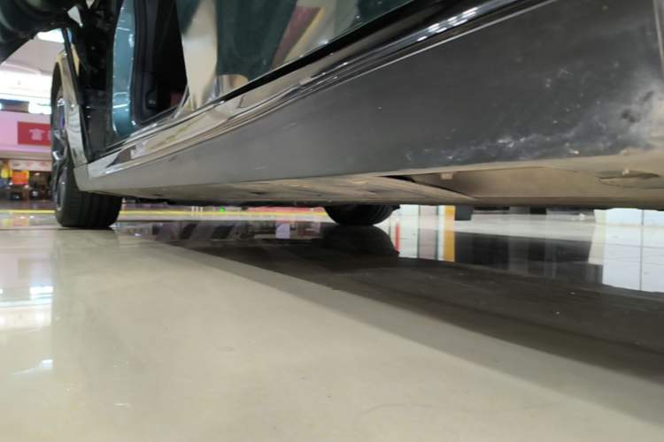Used XPeng P7 2023 P7i 610 Pengyi Performance Edition Left Side Sill