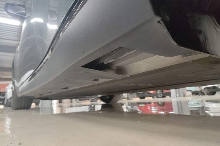 Used XPeng P7 2023 P7i 702 Max Left Side Sill