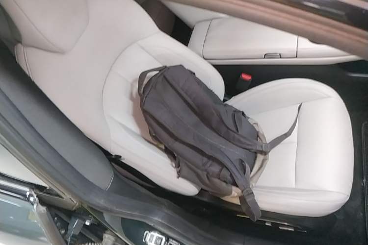 Used XPeng P7 2023 P7i 610 Pengyi Performance Edition Right Front Seat