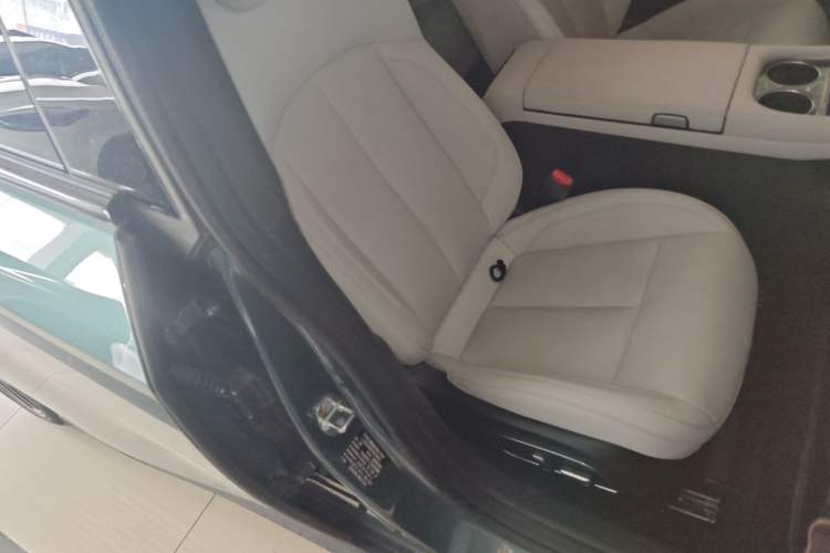Used XPeng P7 2023 P7i 610 Max Performance Edition Right Front Seat