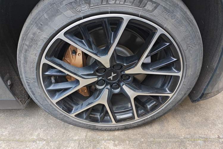 Used XPeng P7 2023 P7i 610 Pengyi Performance Edition Right Front Wheel Hub