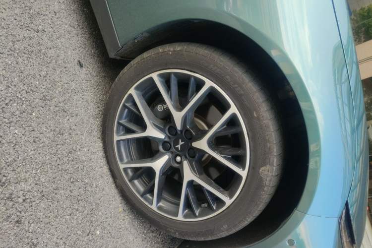 Used XPeng P7 2023 P7i 610 Pengyi Performance Edition Right Front Wheel Hub