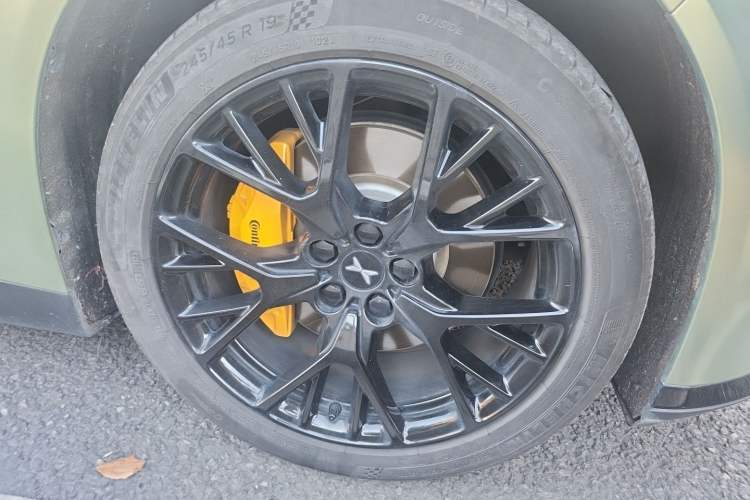 Used XPeng P7 2023 P7i 610 Max Performance Edition Right Front Wheel Hub