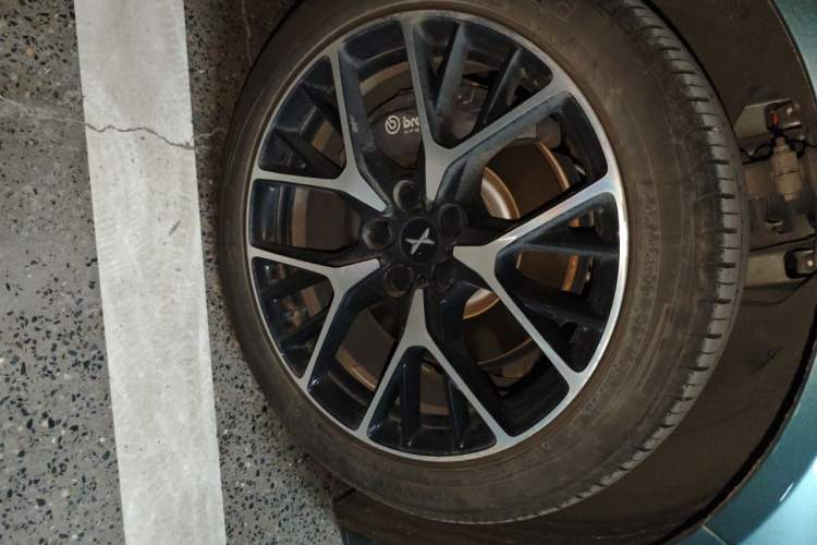 Used XPeng P7 2023 P7i 610 Max Performance Edition Right Front Wheel Hub