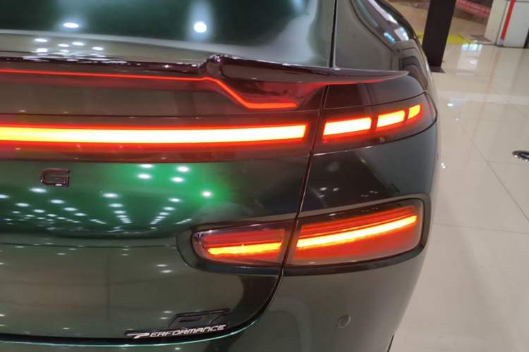 Used XPeng P7 2023 P7i 610 Pengyi Performance Edition Right Rear Taillight