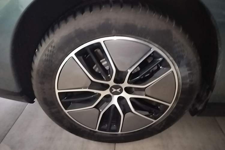 Used XPeng P7 2023 P7i 702 Max Right Rear Wheel Hub