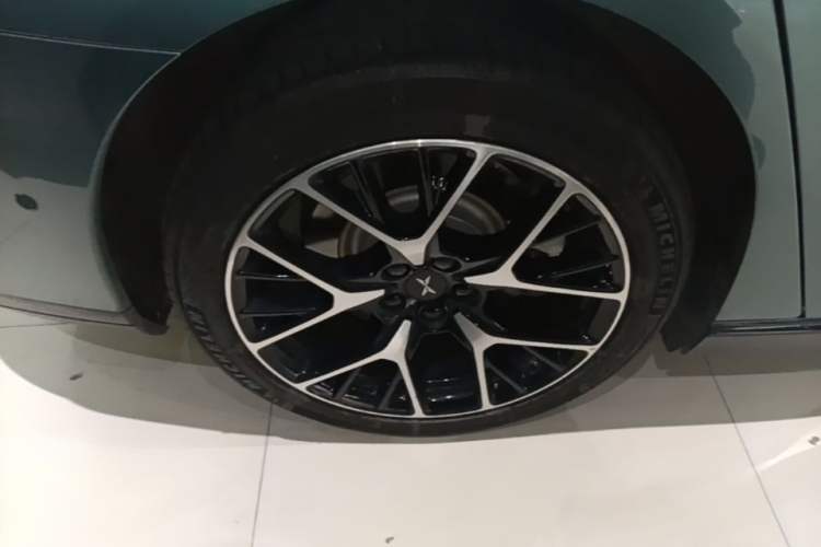 Used XPeng P7 2023 P7i 610 Max Performance Edition Right Rear Wheel Hub