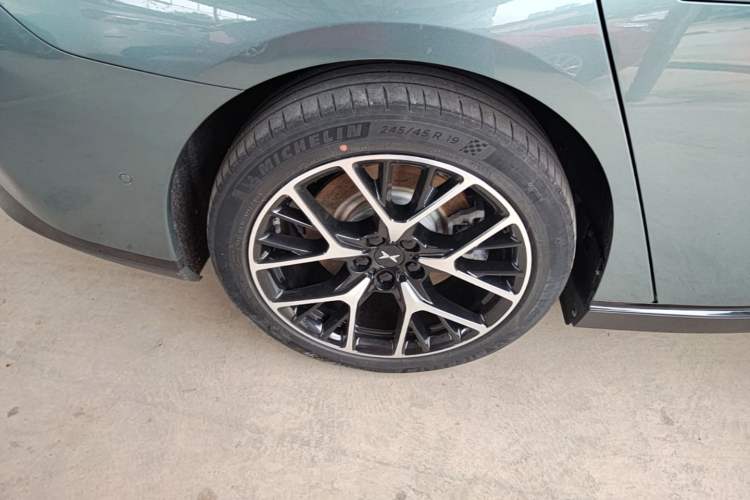 Used XPeng P7 2023 P7i 610 Pengyi Performance Edition Right Rear Wheel Hub