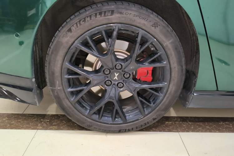 Used XPeng P7 2023 P7i 610 Pengyi Performance Edition Right Rear Wheel Hub