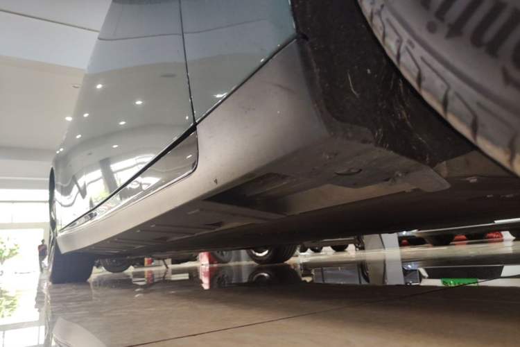 Used XPeng P7 2023 P7i 702 Max Right Side Sill