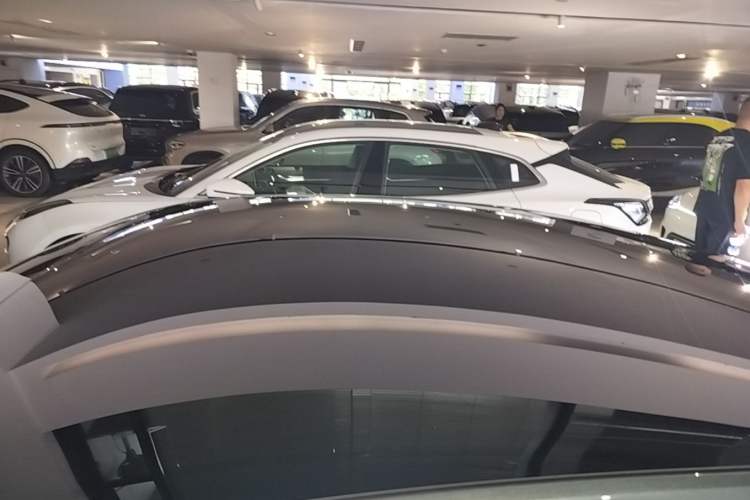 Used XPeng P7 2023 P7i 702 Max Roof