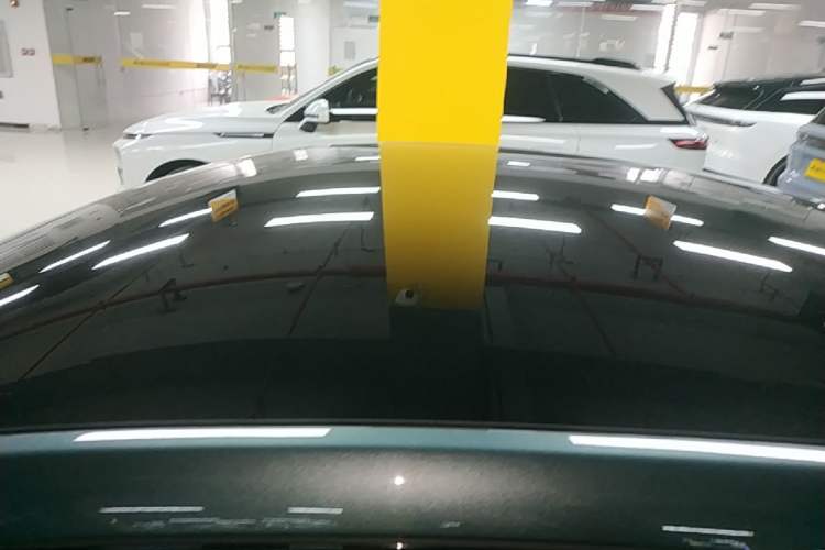 Used XPeng P7 2023 P7i 610 Pengyi Performance Edition Roof