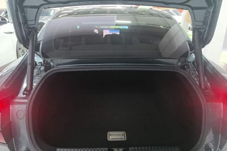Used XPeng P7 2023 P7i 702 Pro Trunk