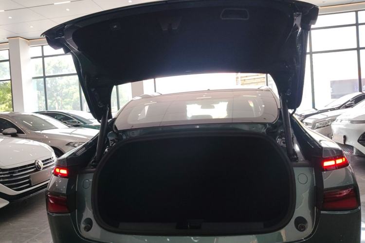 Used XPeng P7 2023 P7i 702 Pro Trunk