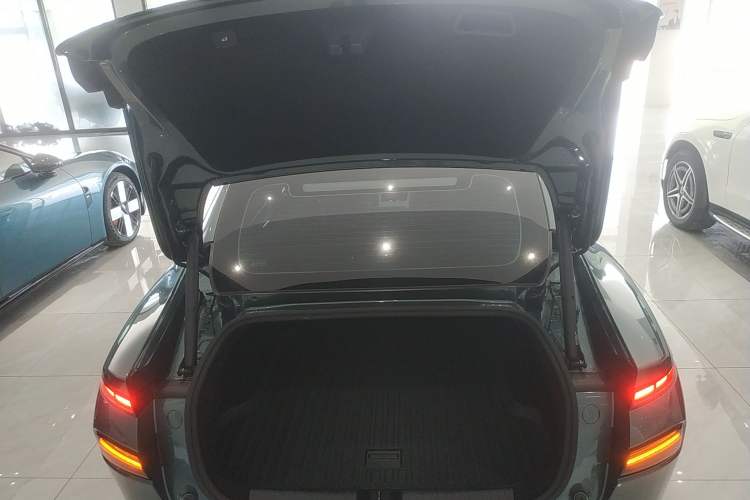 Used XPeng P7 2023 P7i 610 Max Performance Edition Trunk